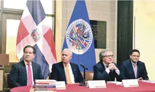  ?? FUENTE EXTERNA ?? Evento. En la gráfica figuran, de izquierda a derecha, el empresario Manuel Corripio; el autor del libro, Víctor Gómez Bergés; el secretario general de la OEA, Luis Almagro, y el embajador Gedeón Santos.