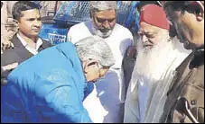  ?? HT PHOTO ?? ‘I happened to be here. Socha chalo bapu aaye hain to darshan kar lein,’ Surendra Nath Bhargava (in blue), excj of Sikkim HC.