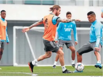  ?? REAL MADRID / EFE ?? Sergio Ramos y Casemiro, en un entrenamie­nto del Real Madrid en Valdebebas.