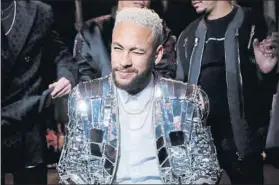  ?? FOTO: AP ?? Neymar, en un evento de la marca de moda Balmain celebrado en París