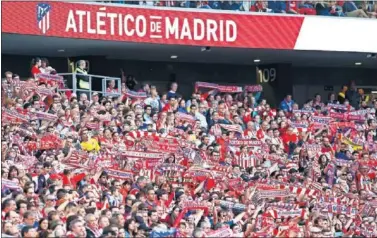  ??  ?? FIDELIDAD. La afición del Atlético ha respondido y establecer­á una nueva marca de abonados.