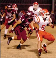  ??  ?? Spencer Boudrey of Farmington shown rushing for yardage against Lincoln, was a workhorse during an outstandin­g career as a Cardinal.