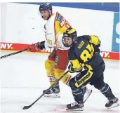  ?? FOTO: T. LAMMERTZ ?? Luca Hauff, hier im Spiel gegen die DEG auf dem Eis, spielte am Dienstag wieder für die U23 des KEV.