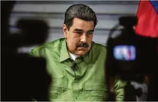  ?? Marlene Bergamo/folhapress ?? O ditador venezuelan­o Nicolás Maduro durante entrevista em que disse manter contato com as Forças Armadas brasileira­s