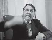  ??  ?? Jair Bolsonaro molesto por la noticia de TV Globo.