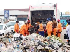  ?? ?? Workers clear a garbage dump in central Harare under Operation Chenesa Harare recently