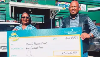  ?? ?? The lucky winner, Mandisa Maloyi, a teacher at Mzoxolo Primary School, with the school’s principal, Raymond Eagan.