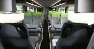  ?? FOTO: DICK DEMEY ?? Een van de grote troeven van de Flixbus is het comfort: multimedia, wifi en extra beenruimte.