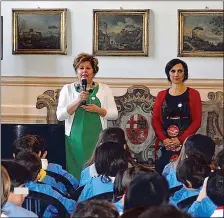  ??  ?? Settimana dell’arte I bambini e le insegnanti della scuola primaria di Sferracava­llo hanno reso omaggio alla celebre soprano Erminia Frezzolini