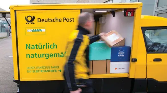  ?? IMAGES AND CHARTS FROM BLOOMBERG ?? Establishe­d in a high-demand industry, Deutsche Post covers a large part of the logistics value chain