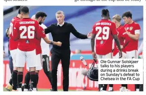  ??  ?? Ole Gunnar Solskjaer talks to his players during a drinks break on Sunday’s defeat to Chelsea in the FA Cup