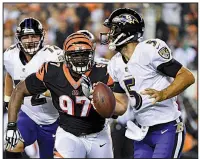  ?? AP/BRYAN WOOLSTON ?? Cincinnati Bengals defensive tackle Geno Atkins (97) pursues Baltimore Ravens quarterbac­k Joe Flacco (5) in a 34-23 victory over the Ravens on Sept. 13. Atkins is tied for the NFL lead in sacks with six after picking up two in Sunday’s 27-17 victory over the Miami Dolphins.