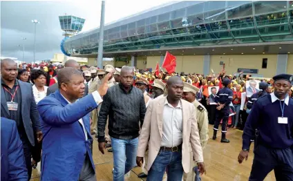  ?? FRANCISCO BERNARDO|HUÍLA|EDIÇÕES NOVEMBRO ?? Candidato do MPLA a Presidente da República recebido em apoteose pela população da Huíla que acredita nas capacidade­s de João Lourenço