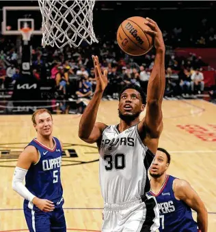  ?? Mark J. Terrill / Associated Press ?? Veteran Thad Young, a midseason trade or buyout candidate on a rebuilding Spurs team, hasn’t eased up in practice despite his limited minutes. “I am working each and every day, just like year one,” he said.