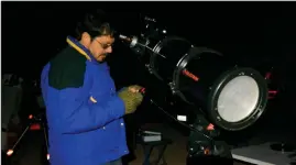  ?? Signal file photos ?? Above: Robi Mukherjee, of The Local Group Astronomy Club, calibrates his telescope for the Star Party at Vasquez Rocks in January while stargazers await (below).