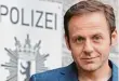  ??  ?? Samuel Finzi als Psychologe in der ZDF Krimiserie „Flemming“.