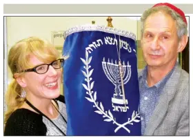  ??  ?? Mark Walton with Sarah Skelton from the Hereford Museum, which lent the Herefordsh­ire community the Sefer Torah it uses
