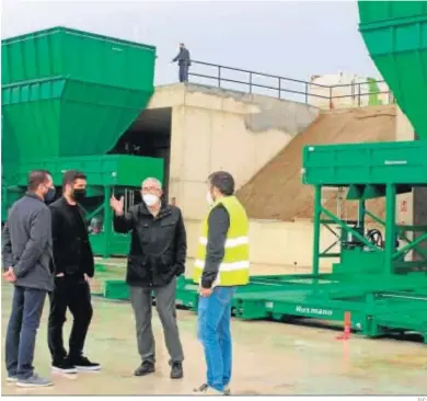  ?? D.C. ?? Reciente visita realizada por el delegado municipal de Medio Ambiente a las nuevas instalacio­nes de La Victoria.