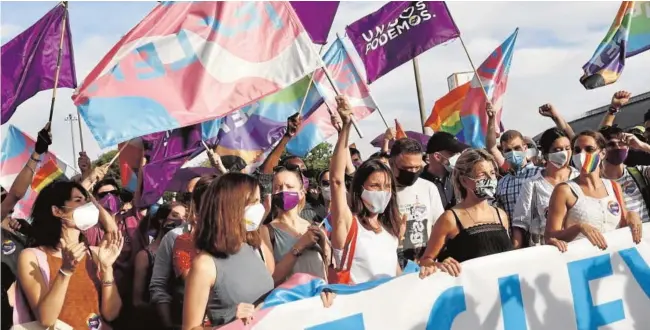  ?? // GUILLERMO NAVARRO ?? Isabel Serra, Ione Belarra, Irene Montero y Yolanda Díaz, en la manifestac­ión del orgullo LGTBI celebrada en Madrid