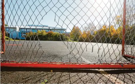  ?? Foto: Julian Leitenstor­fer ?? Eines war schon vor der Sitzung des Kreisaussc­husses klar: die Außensport­anlagen des Schulzentr­ums an der Platanenst­raße mit Dominikus Zimmermann Gymnasium und Johann Winklhofer Realschule sind in einem mehr als schlechten Zustand, der keinen weiteren...