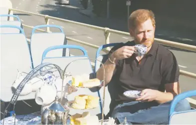  ?? THE LATE LATE SHOW WITH JAMES CORDEN / YOUTUBE ?? Prince Harry, in an exclusive interview with talk show host James Corden released last night, sat down in an open-air
bus as the two toured Los Angeles, getting up to various hijinks while pausing some moments for serious chatter.