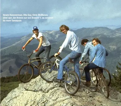  ??  ?? Howie Hammerman, Otis Guy, Chris McManus, ainsi que Joe Breeze sur son Breezer 1, au sommet du mont Tamalpais