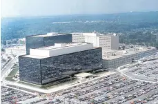  ?? FOTO: HO ?? Abhören: Was die NSA – hier die Zentrale in Maryland – längst praktizier­t, hat eine Theaterreg­isseurin im Alltag angewendet.