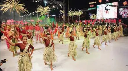  ??  ?? Rich tradition: Performers parading down Jalan Raja during the Citrawarna 1Malaysia show in Kuala Lumpur last night.