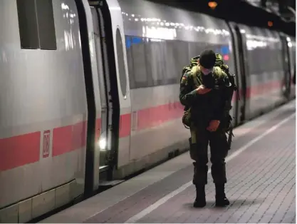  ?? Foto Ina Fassbender/AFP ?? Po Evropi je pogosto mnogo manj zamudno in bolj udobno potovati z vlakom.