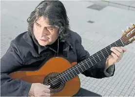  ??  ?? Luis Salinas. El guitarrist­a estará cerrando la temporada en febrero.