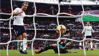  ?? AFP/Adrian Dennis ?? Harry Kane, do Tottenham, marcou seis gols nos últimos quatro dias e fechou 2017 com 56 tentos anotados