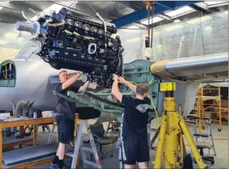  ?? ?? En NouvelleZé­lande, le “Mosquito” NZ2308 a reçu ses moteurs “Merlin”.