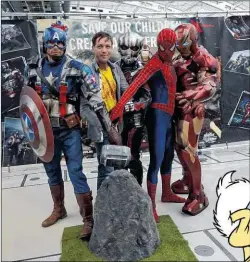  ??  ?? Fantastisc­he Kostüme sind bei der Comic Con ein Muss