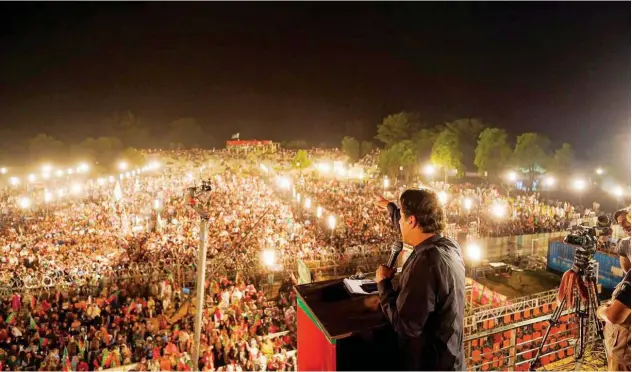  ?? Twitter photo ?? ↑
Imran Khan addresses his party supporters in Mardan, Khyber Pakhtunkhw­a province, on Friday night.