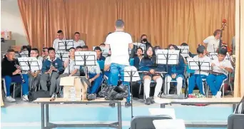  ?? Foto | Auditorio del Colegio San Pio X | LA PATRIA ?? Ensayo de la Banda Sinfónica con el profesor Eduar Montoya.