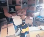  ??  ?? DESORDEN Fólderes y cajas vacías hallaron en la bodega de la Dirección de Contabilid­ad y luego se notificó a Inspectorí­a de Tribunales para que investigar­a el robo. Una fuente de las unidades administra­tivas de la Corte informaron sobre el saqueo.