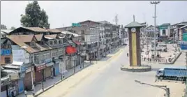  ?? WASEEM ANDRABI/ HT ?? The deserted Lal Chowk area on the second day of shutdown called to protest against challengin­g Article 35A in SC, on Monday.