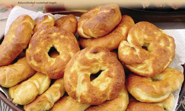  ??  ?? Bakoond- baked roosterkoe­k bagels.