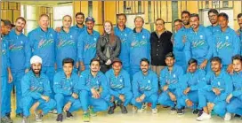  ?? HI ?? Newly elected FIH president Narinder Batra on Sunday met the India team in Lucknow on Sunday.