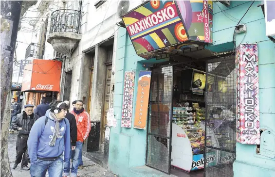  ?? DAVID FERNANDEZ ?? Lugar. El negocio que fue asaltado queda en avenida Belgrano al 400, a 200 metros de la comisaría primera de Avellaneda.