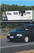  ?? Picture: STEWART McLEAN ?? ADVICE: A billboard about bat awareness on the Captain Cook Highway.