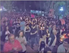  ?? CAPTURA TV ?? #NI UNA MENOS. Bajo esa consigna decenas de personas se movilizaro­n en Gualeguay, Parána, Rosario y otros puntos del país pidiendo justicia por el crimen de Micaela.