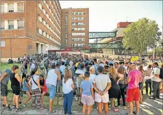  ?? TELAM ?? ASAMBLEA. Los trabajador­es votaron parar durante 24 horas.