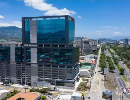  ?? COrTesÍa POrTaFOliO inMObiliar­iO ?? La Torre Universal, ubicada en La Sabana, se considera la primera obra de Ciudad TEC, iniciativa que busca convertir un sector de San José en un centro de innovación.