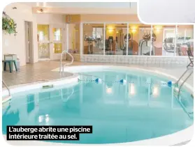  ??  ?? L’auberge abrite une piscine intérieure traitée au sel.