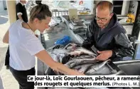  ?? (Photos L. M.) ?? Ce jour-là, Loïc Gourlaouen, pêcheur, a ramené des rougets et quelques merlus.