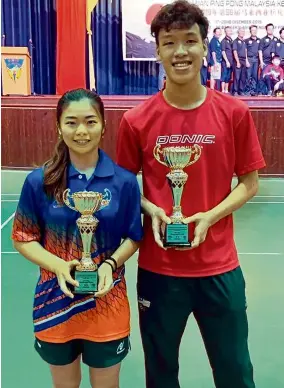  ??  ?? Best of the lot: Newly crowned national table tennis champions Ho ying (left) and choong Javen posing with their trophies at the end of the malaysia Open Table Tennis Tournament in melaka.