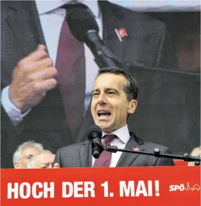  ?? BILD: SN/APA/HERBERT P. OCZERET ?? Am 1. Mai 2017 war die SPÖ noch im Hoch – man war in der Regierung und Christian Kern Bundeskanz­ler. Ein Jahr später kämpft sie mit ihrer neuen Rolle und gegen den Sozialabba­u.