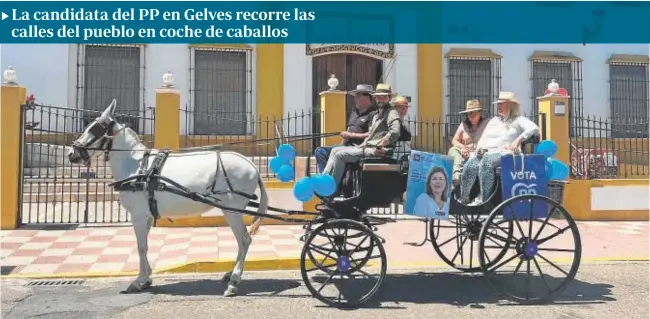  ?? ?? La candidata del PP por Gelves, Carmen Santa María, sorprendió ayer a sus vecinos de esta guisa, montada, junto con varios compañeros de su lista electoral, en un coche de caballos recorriend­o las calles del municipio aljarafeño: «Las calles de Gelves se inundan de ilusión con el cambio», comentó Santa María