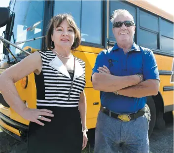  ?? PHOTO JEAN-FRANÇOIS DESGAGNÉS ?? Le recrutemen­t est un enjeu pour Édith Rowley, directrice chez Autobus Rowley. Heureuseme­nt, elle peut compter sur l’appui de conducteur­s comme Gaétan Beaulieu.